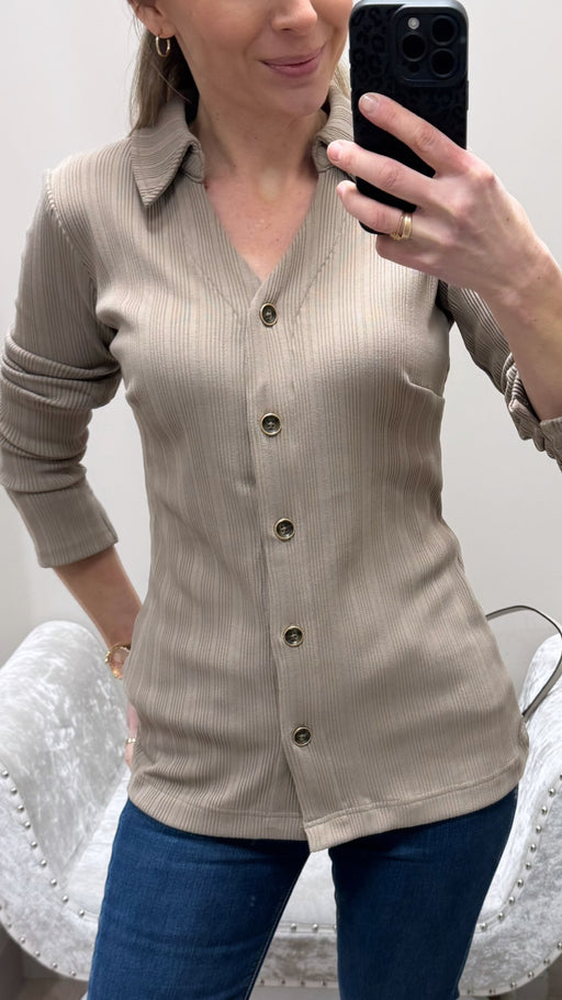 Guess ripped-beige v neck with collar to w6rp18kd032-A10L