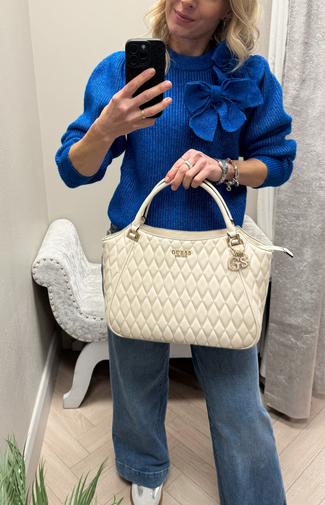 Guess VALLA Bag. QG812222