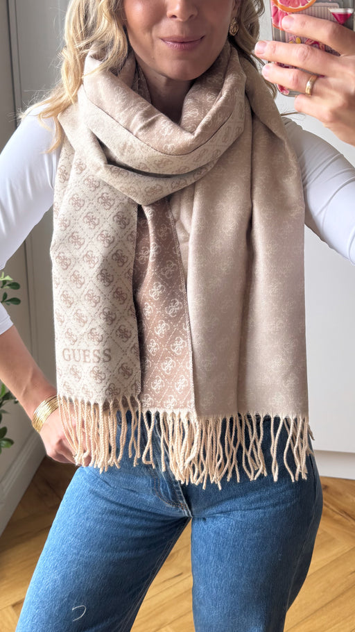 Guess reversible beige logo scarf aw5663vis03