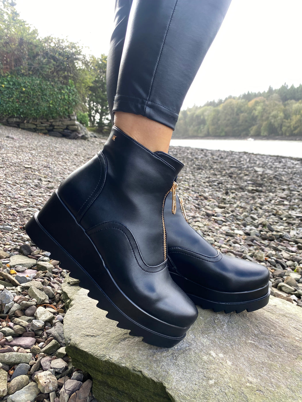 Portaferry black boots