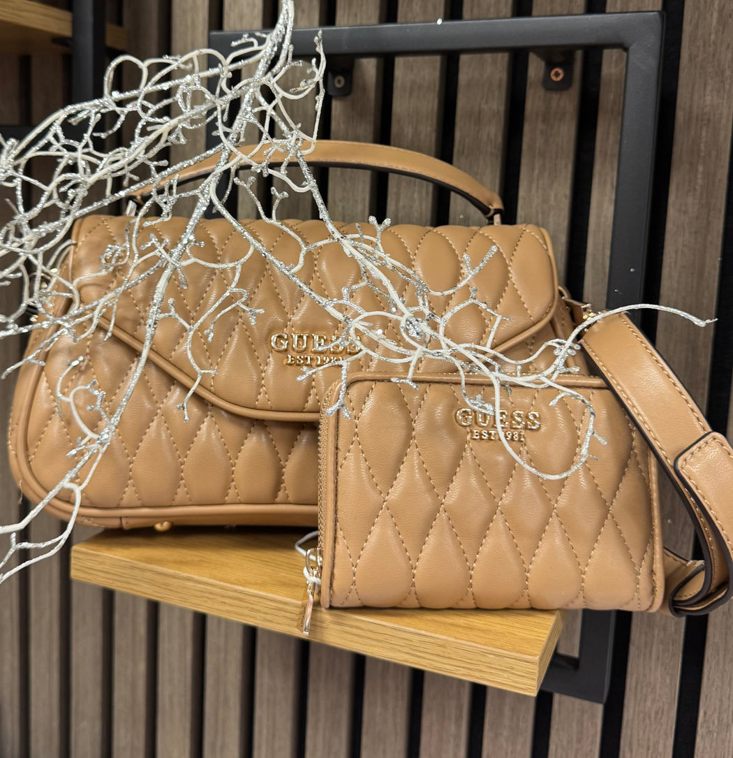 Guess VALLA BEIGE Logo Wallet. QG8122140.