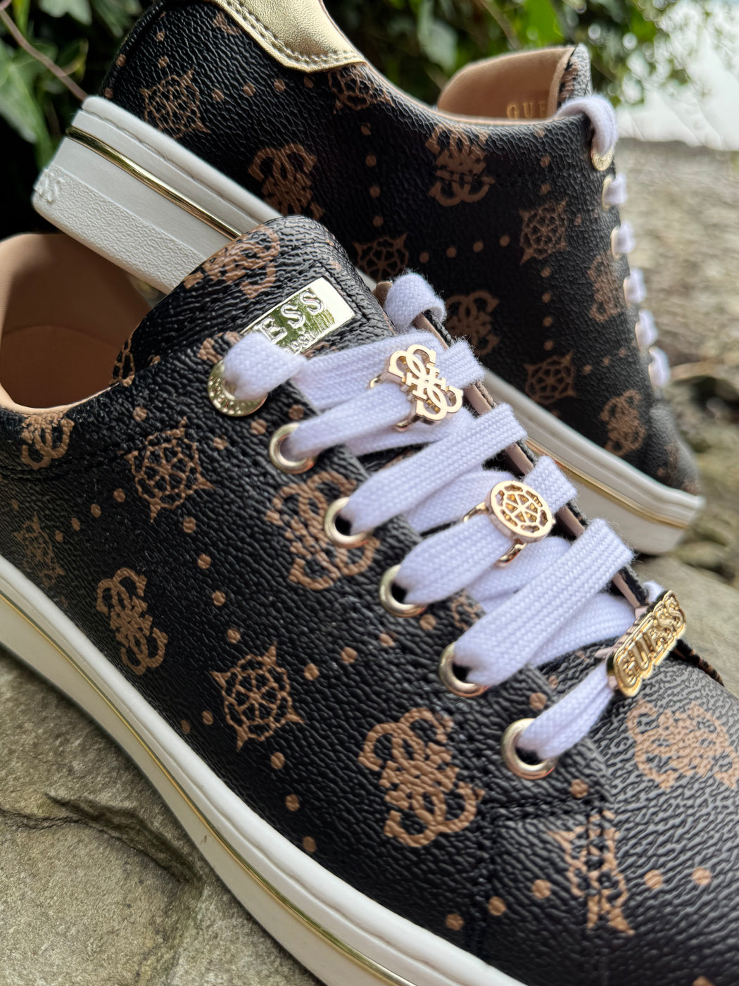 Guess logo sneaker