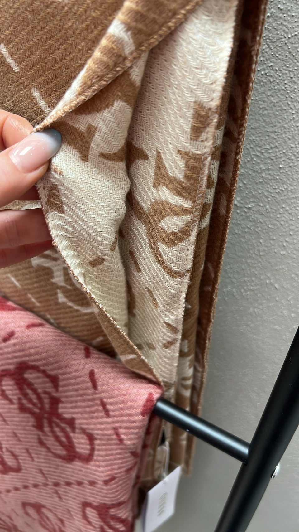 Nolana beige 4G logo scarf aw5217vis03