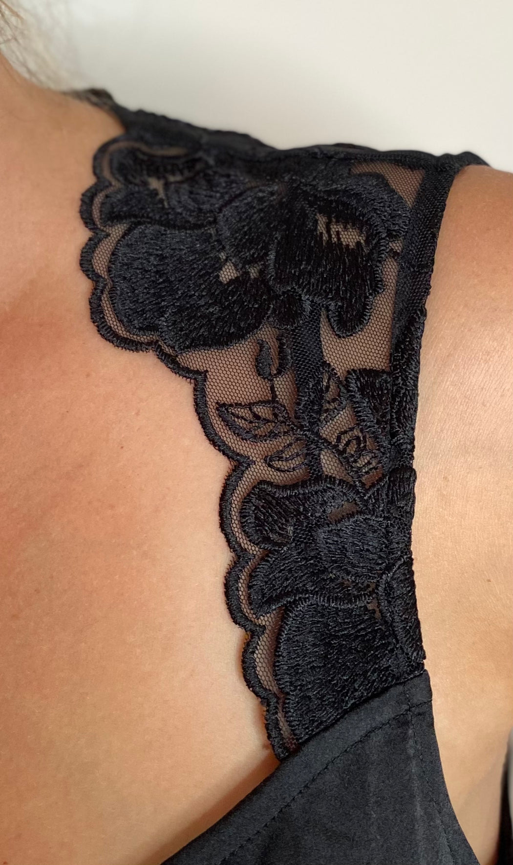 Guess Perla black lace top