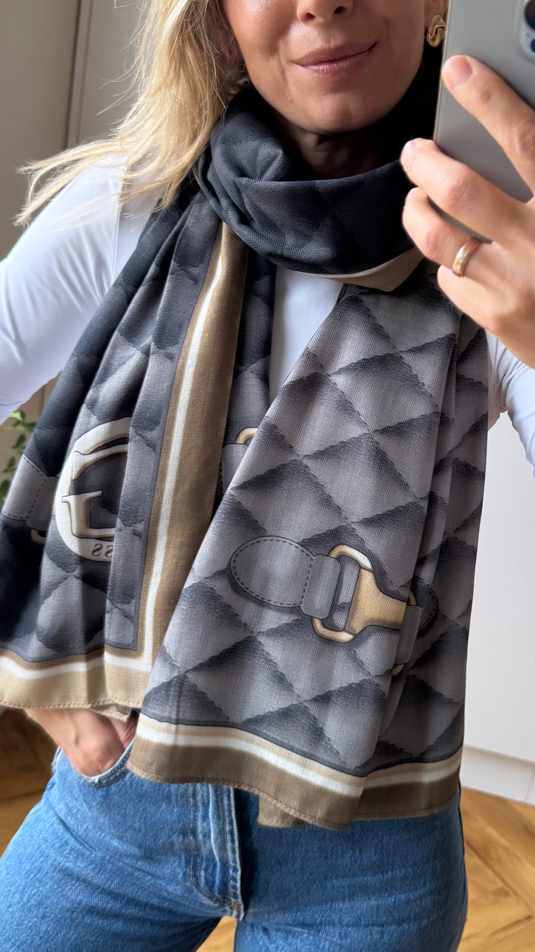 Guess AW5656POL03 - BLA scarf