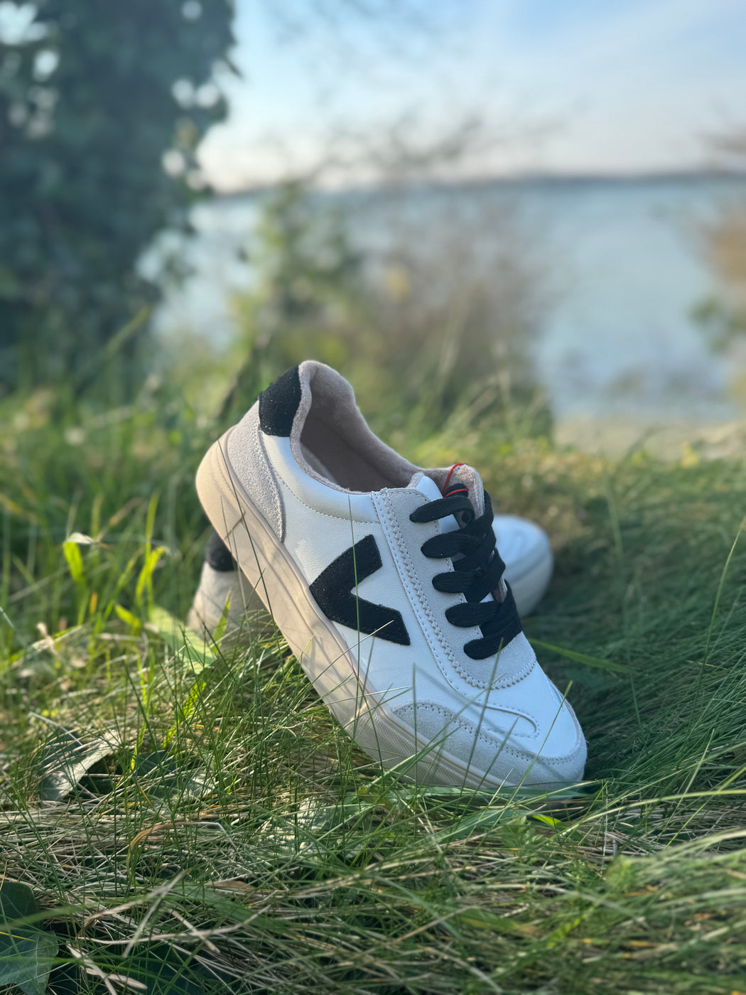 Eighty white coal Runners