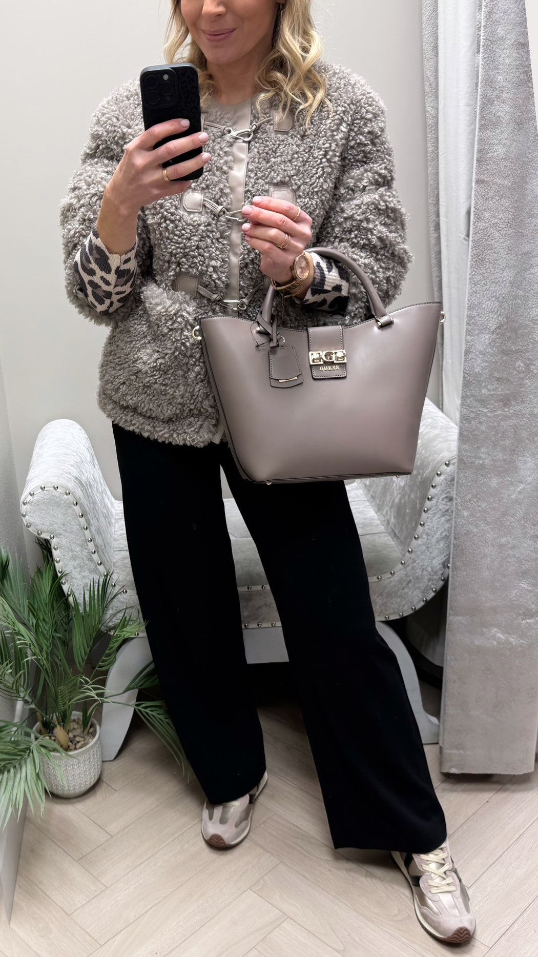 Guess bag VG989122
DARK TAUPE JANE