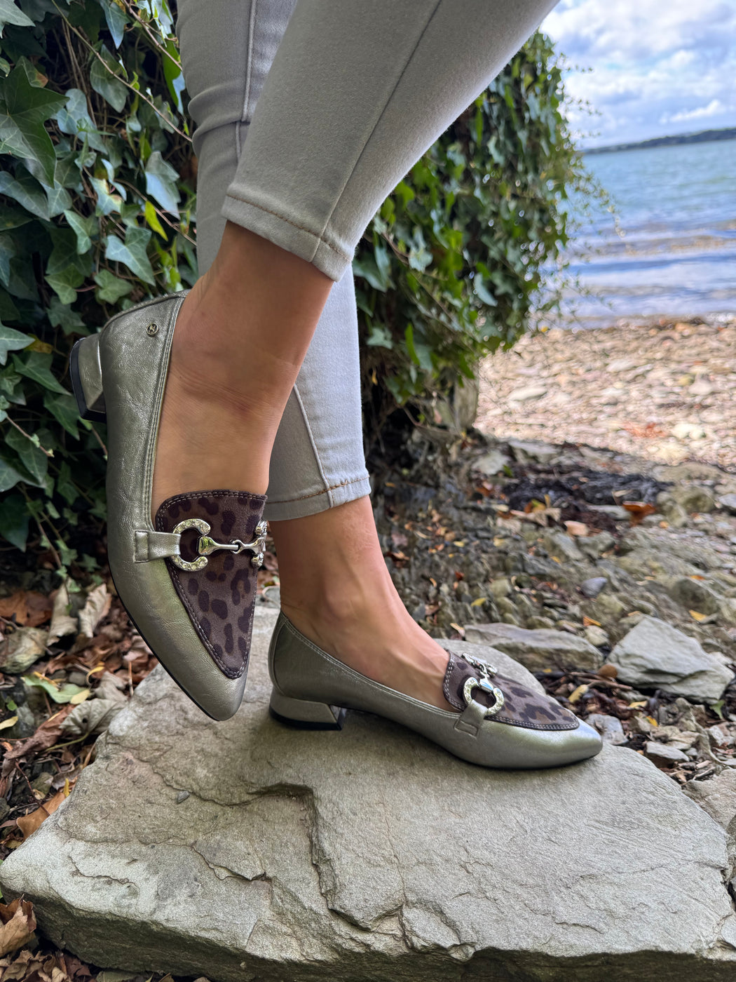 Dalat one Silver cheetah pointed loafer