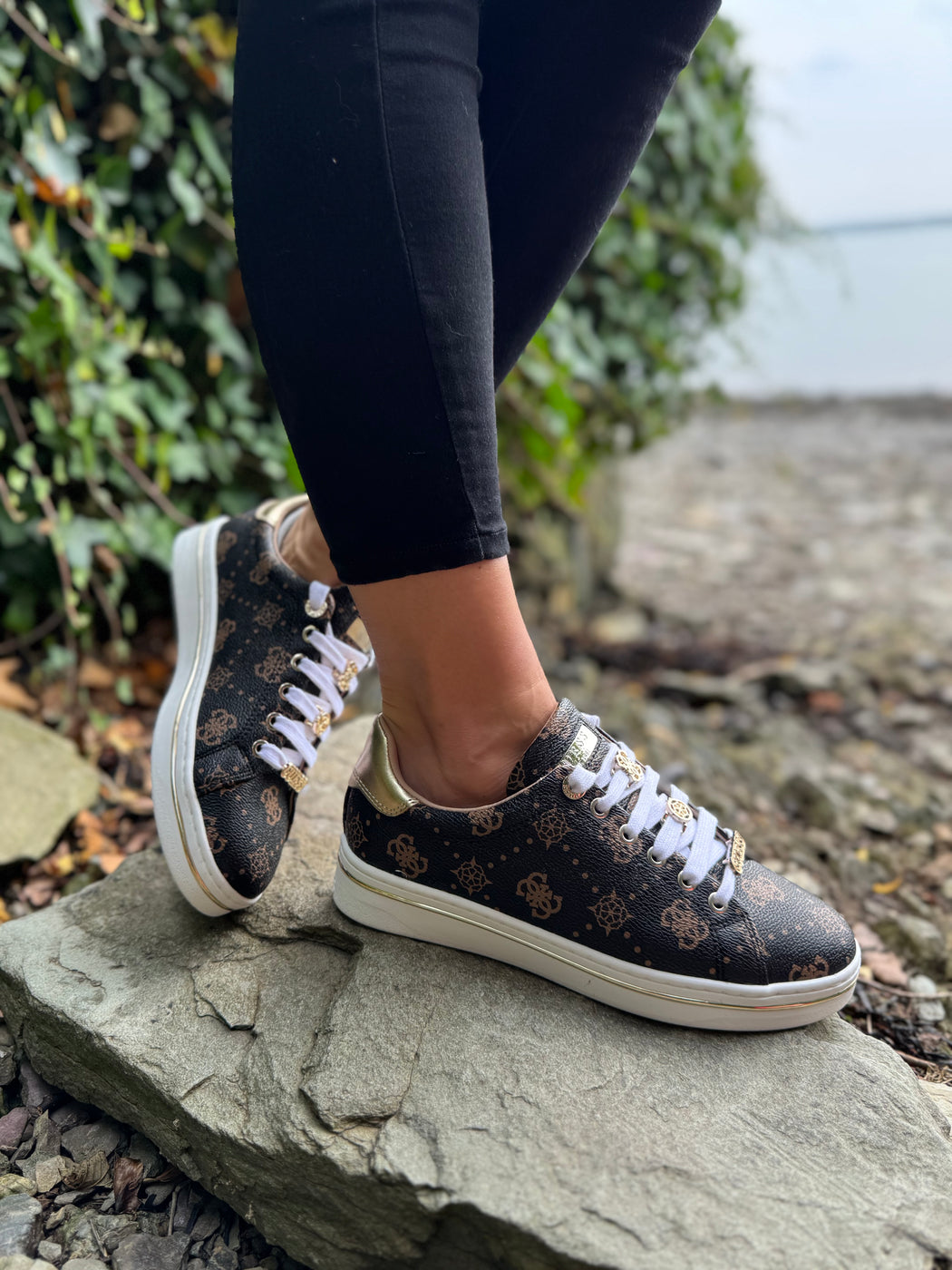 Guess logo sneaker