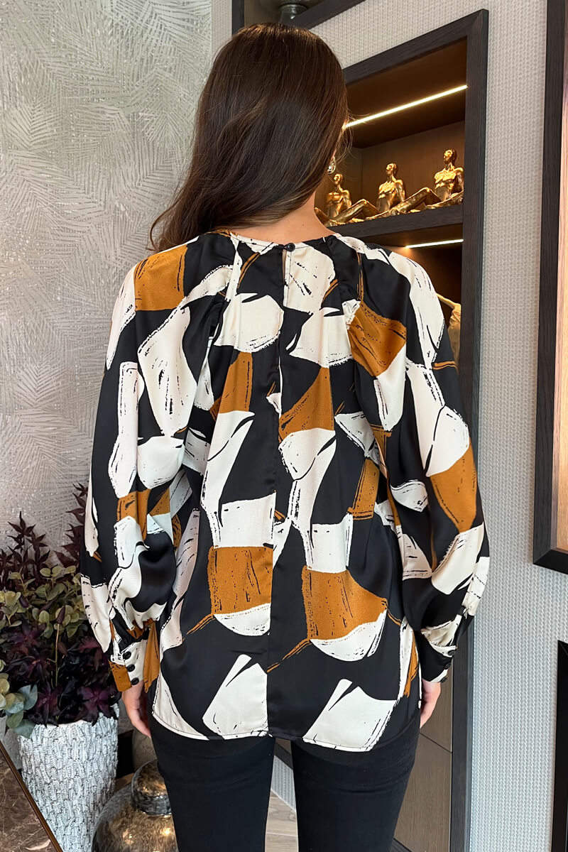 Ta605 Multi Geometric Print Long Sleeve Top