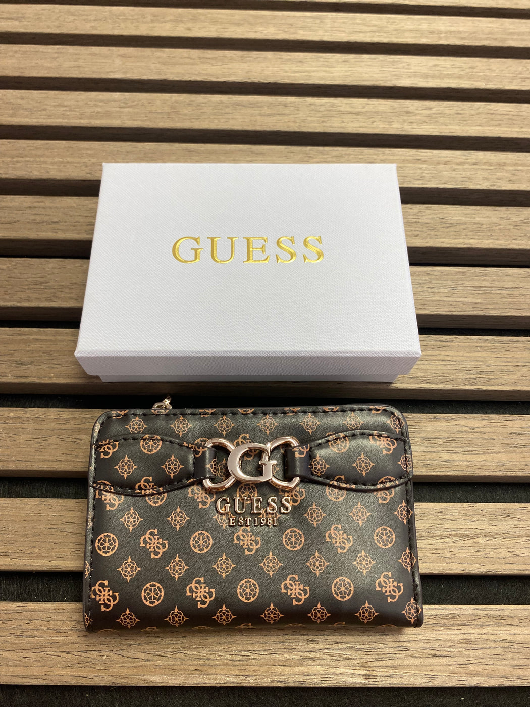 Ps933656 guess mocha logo Arlena wallet