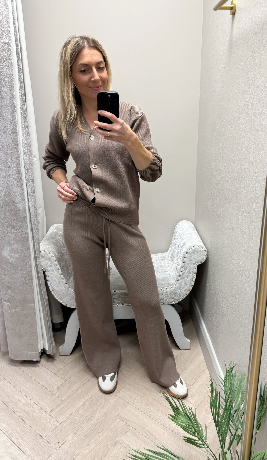 Lady beige trousers