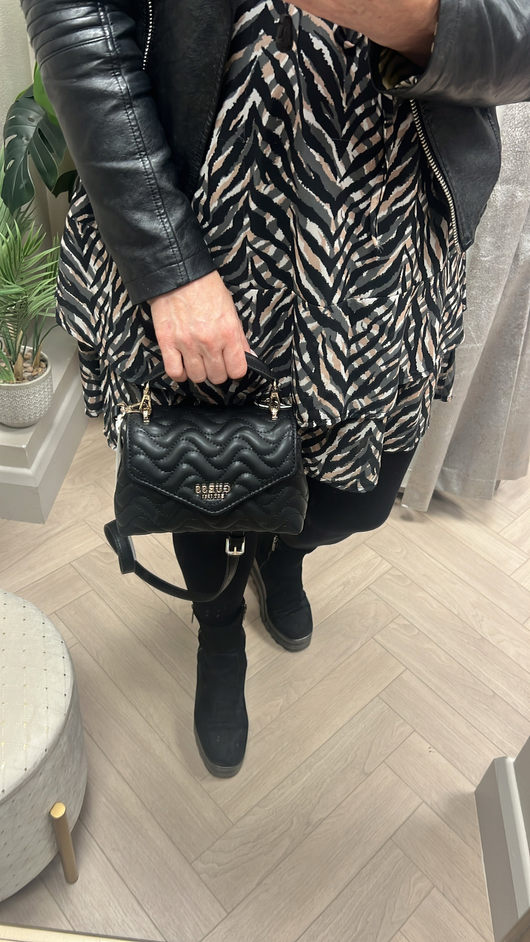 Guess Black MELISANDRA Mini Bag. QG965378