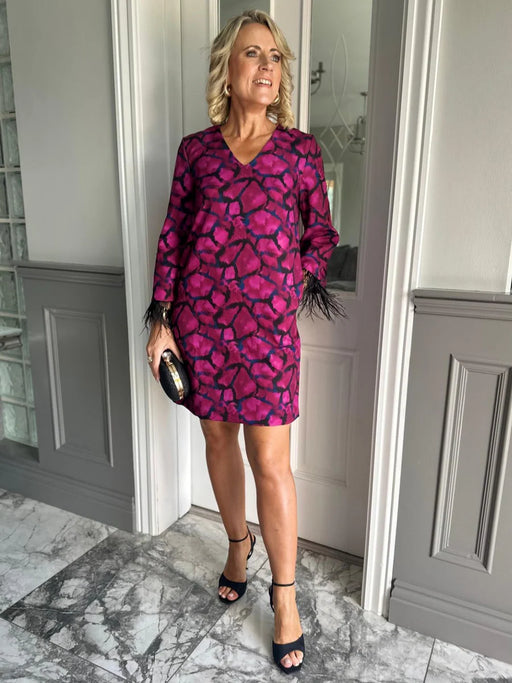 MAGENTA TAYLOR MINI SHIFT DRESS