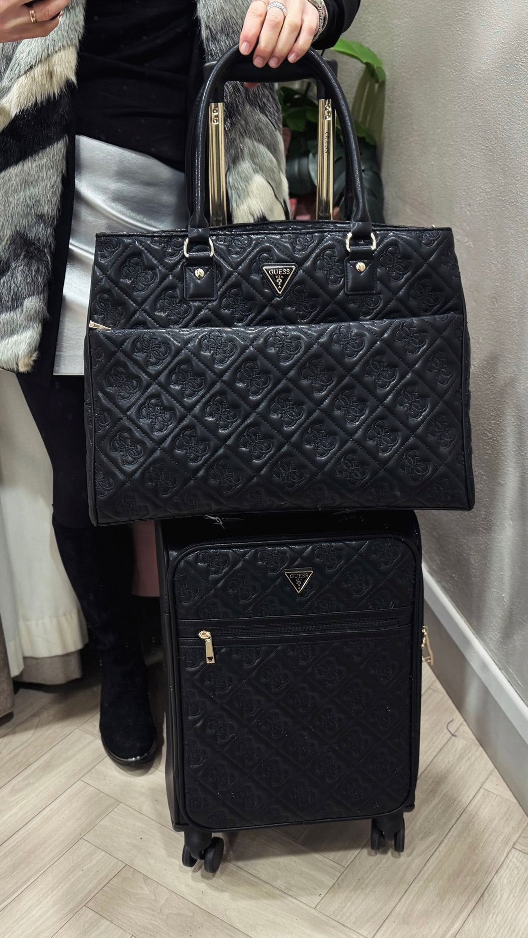 Adelasia guess who I Embossed-4G Logo cabin luggage ql9658983