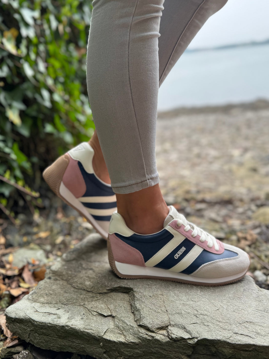 Guess pink/navy trainers FLTSAPLEP12