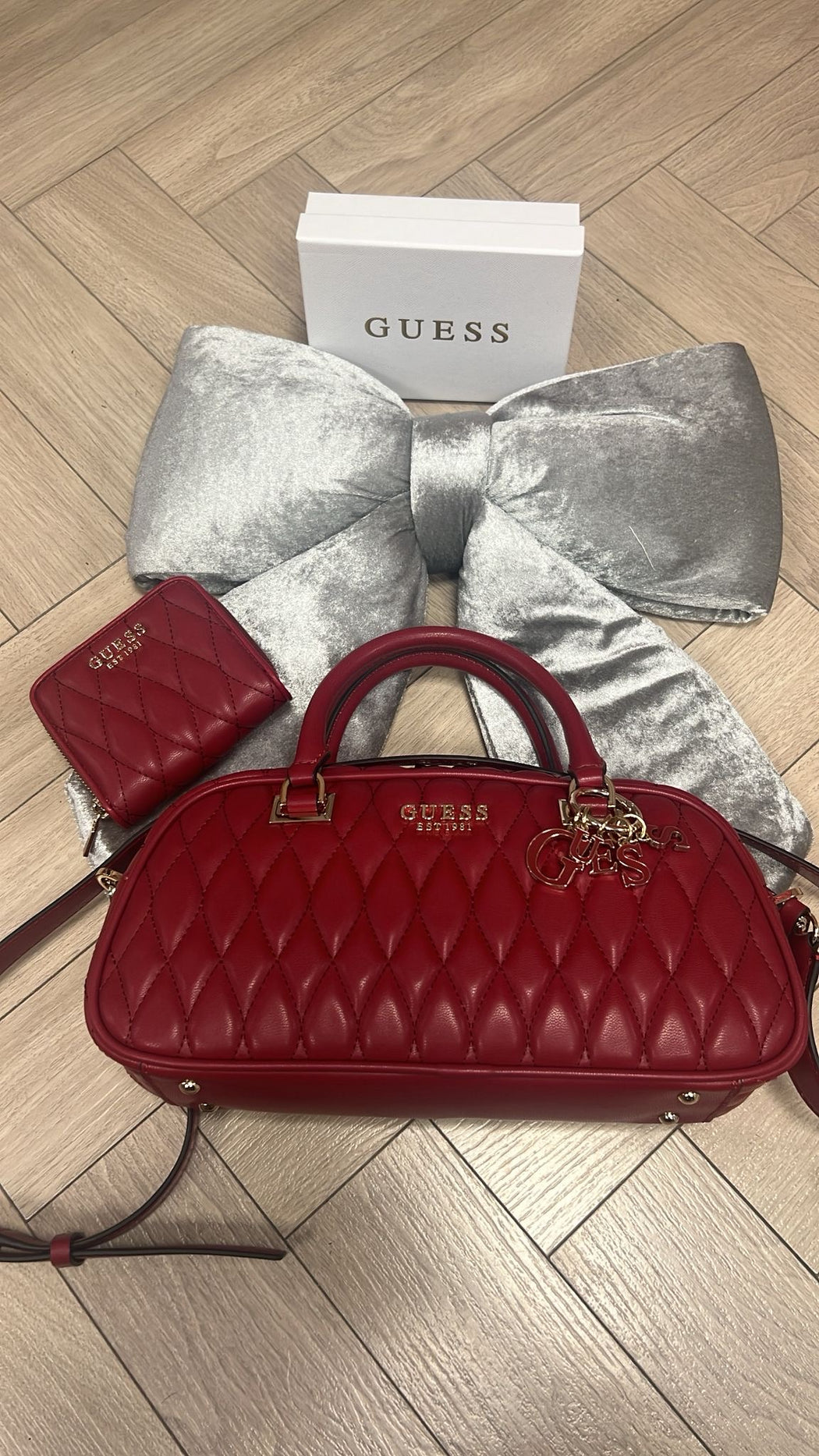 Guess Red VALLA Bag. QG812205.