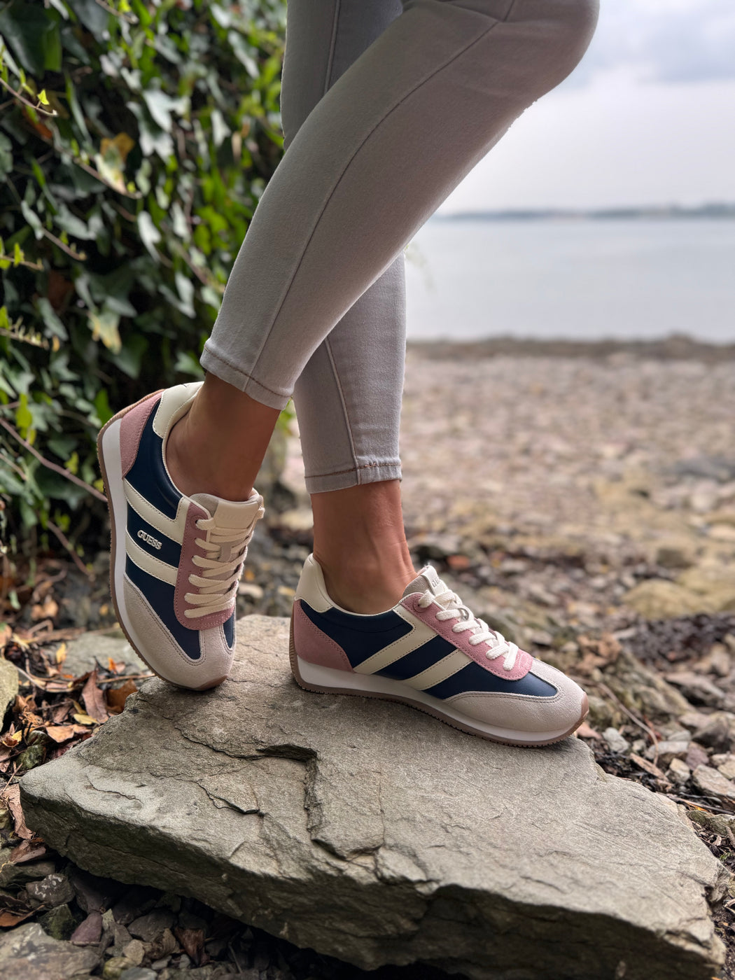 Guess pink/navy trainers FLTSAPLEP12