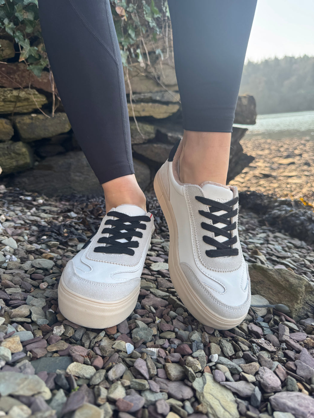 Eighty white coal Runners
