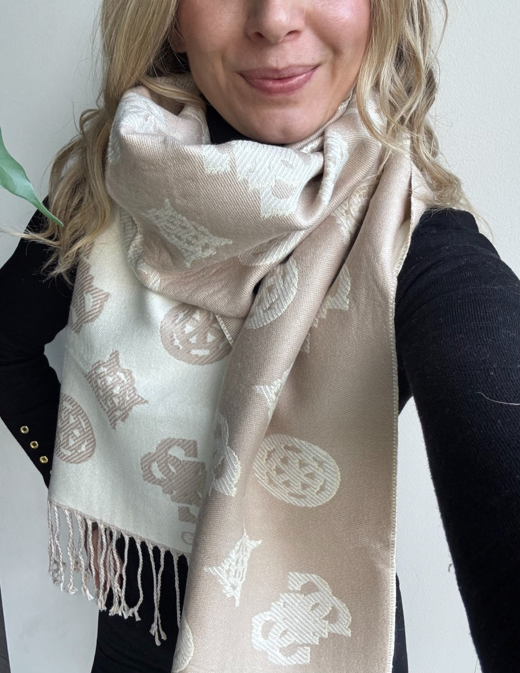 Guess cream/beige scarf AW5451VIS03 - DKO