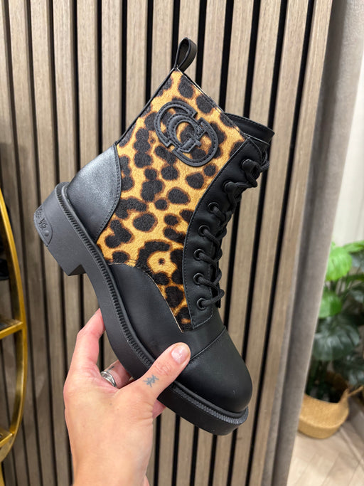 Guess Animal print Boots. FLTFNNPEL10