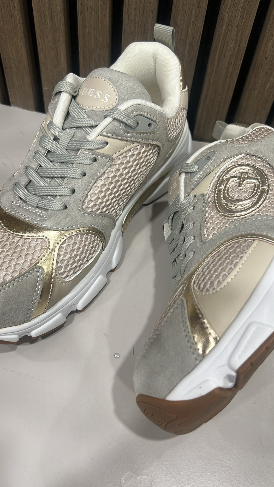 Guess ibitha  sage/gold sneaker  flfi3besu12