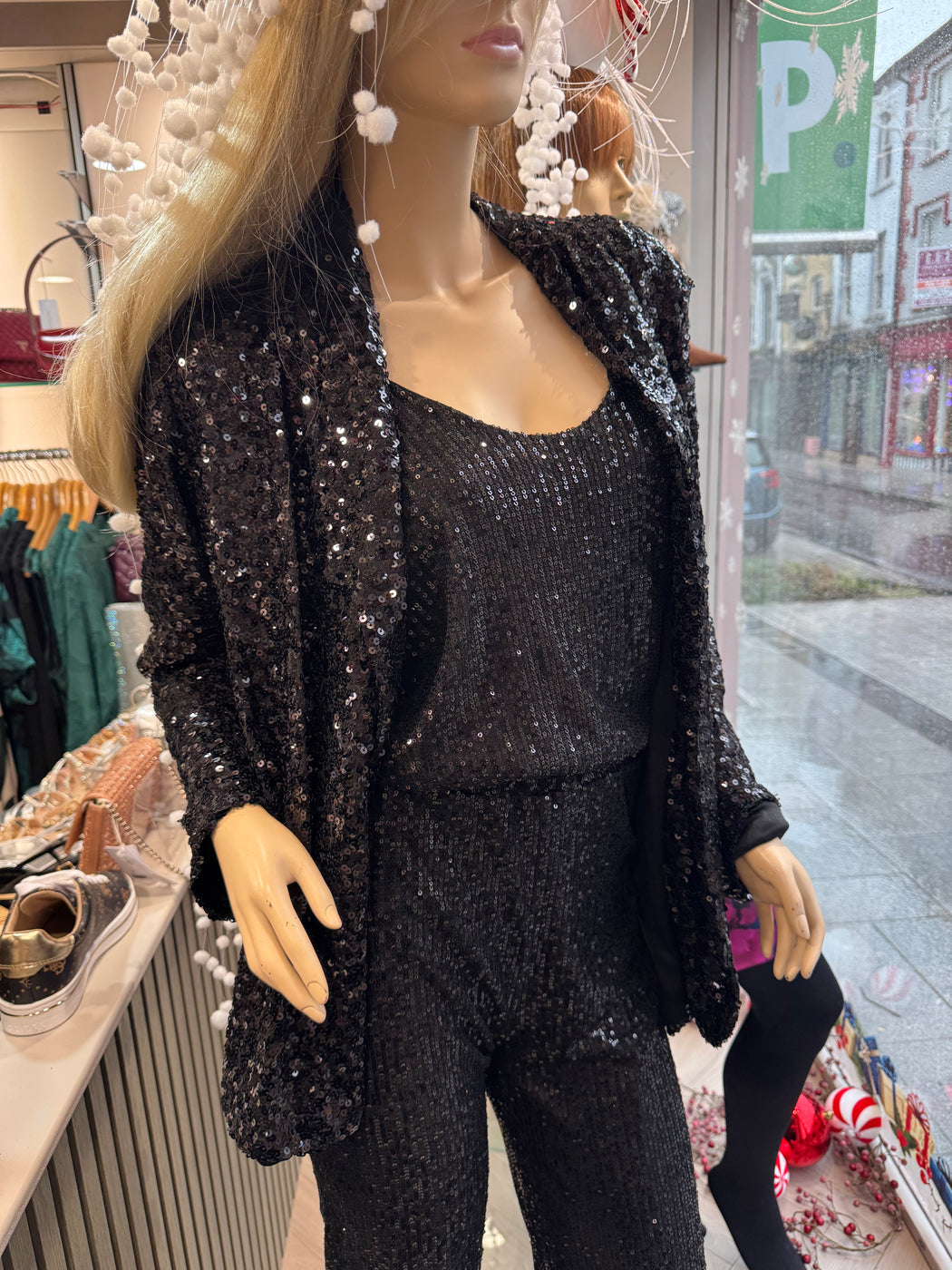Black sequin trs