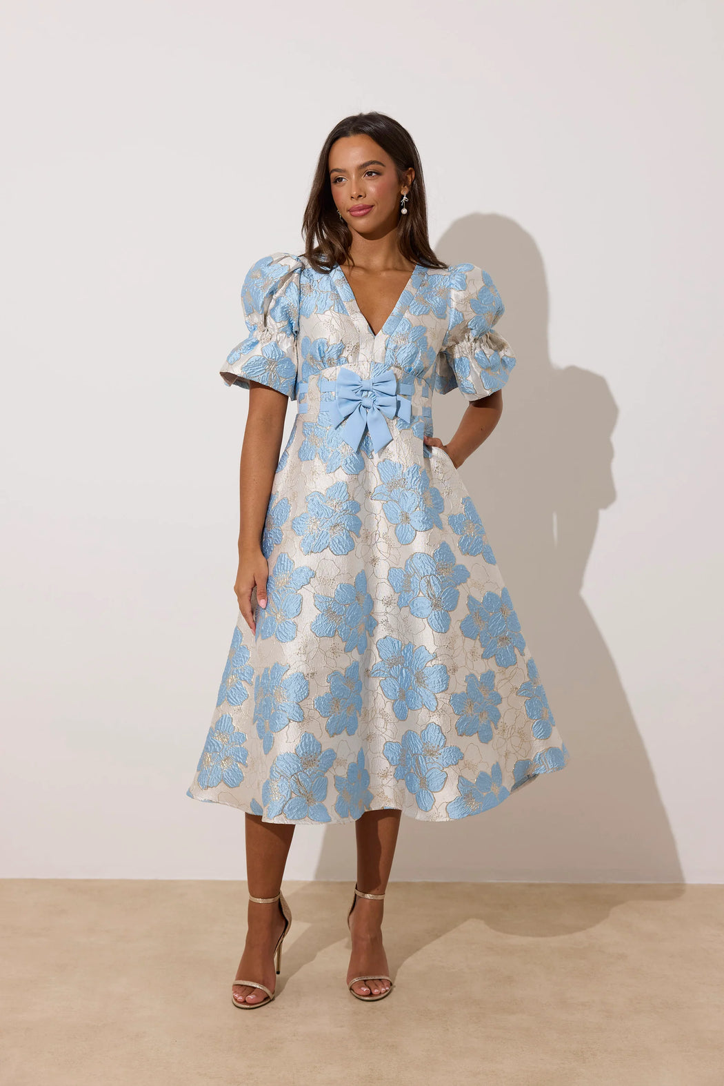 CALLIE 8th sign. METALLIC PUFF SLEEVE MIDI DRESS - PALE BLUE