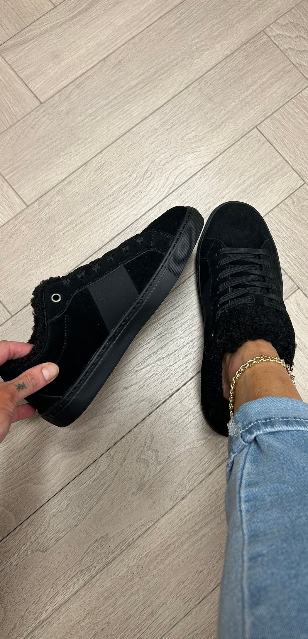 Flft0dsue12 black toda guess suede leather fur lined trainer