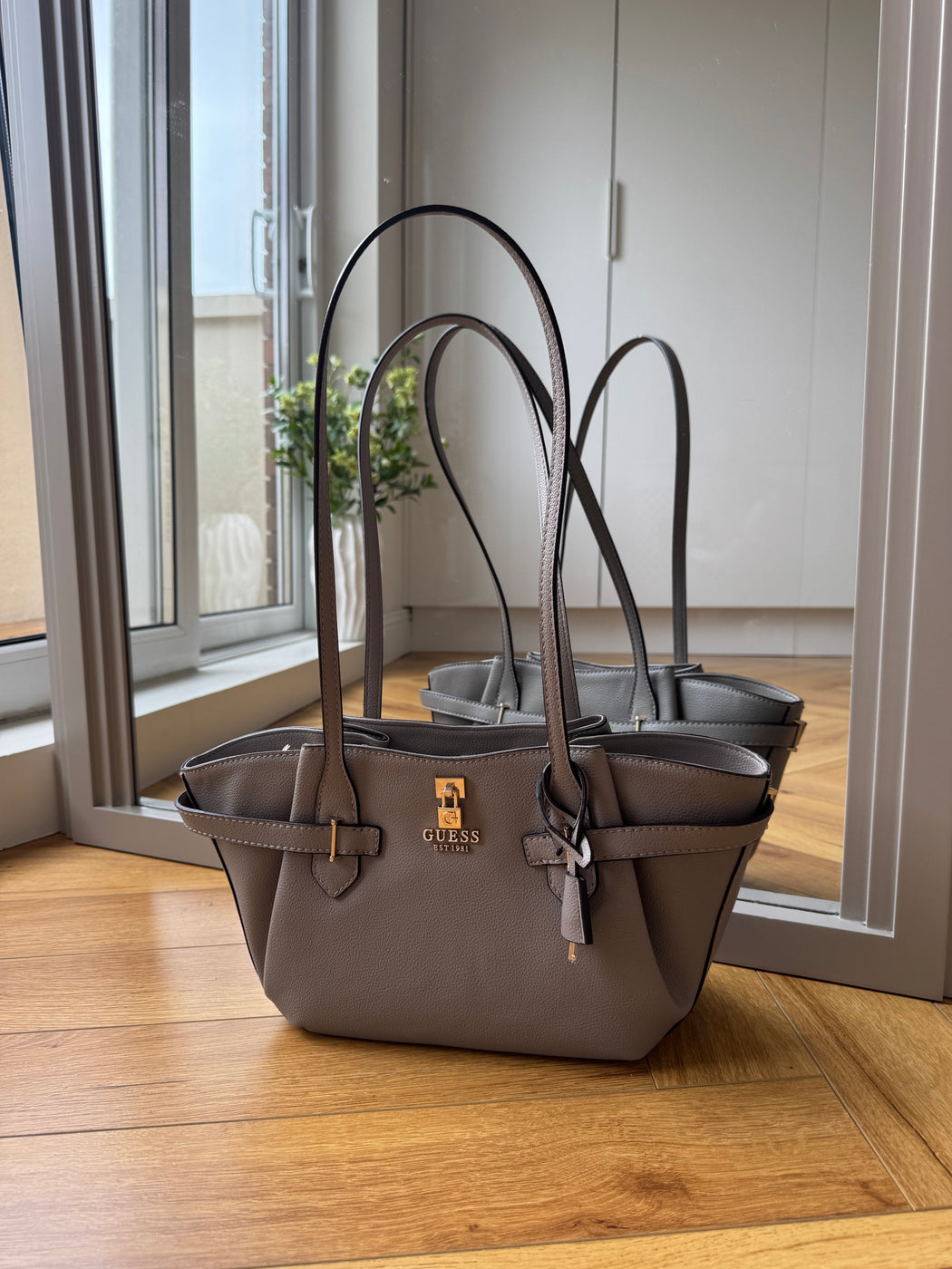 Guess dark taupe yesba BG783308