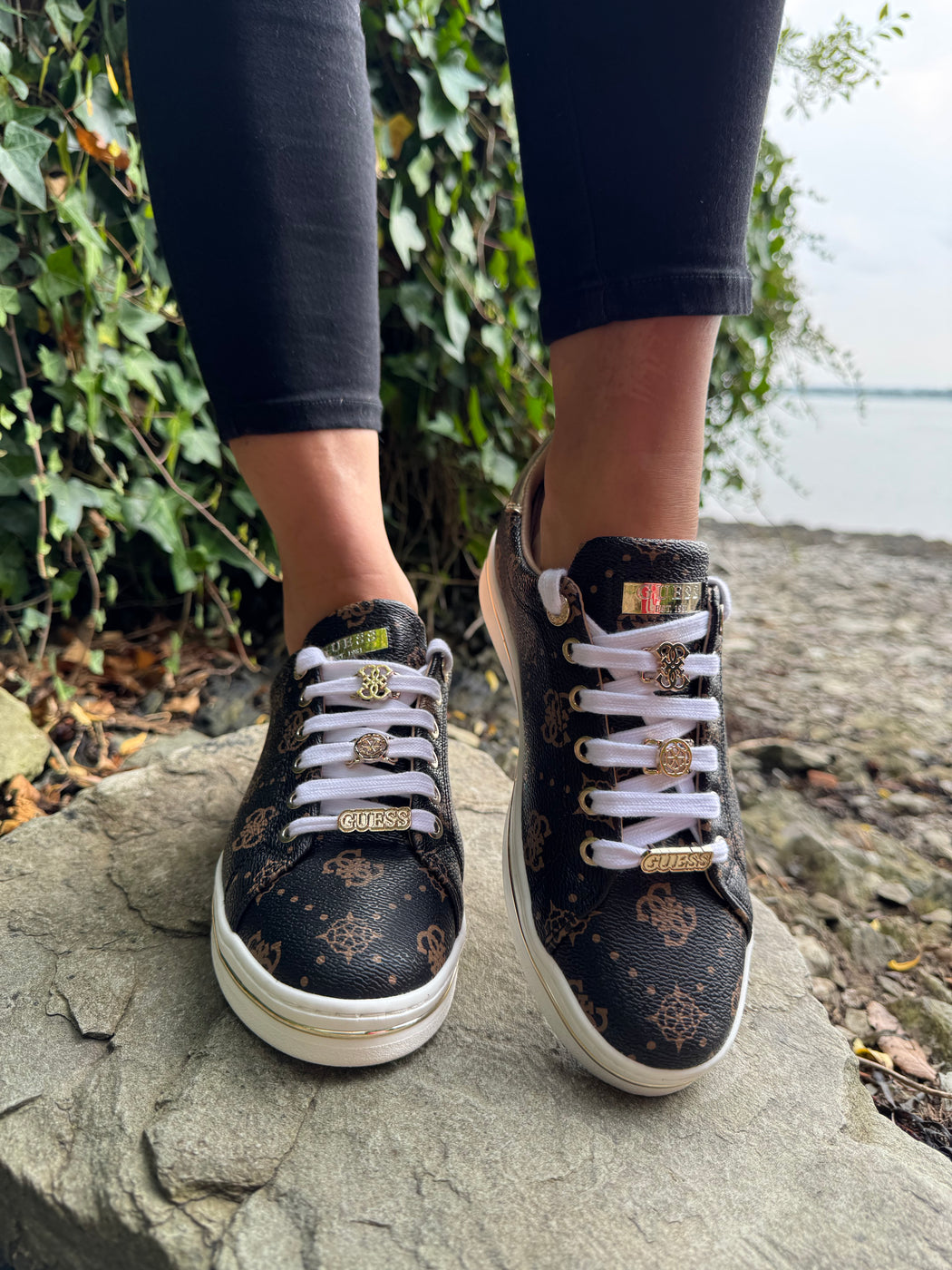 Guess logo sneaker