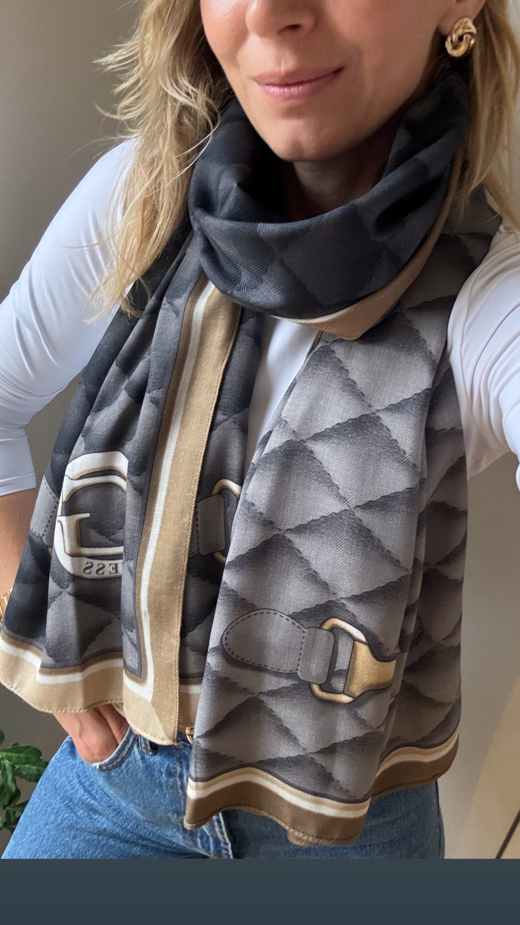 Guess AW5656POL03 - BLA scarf