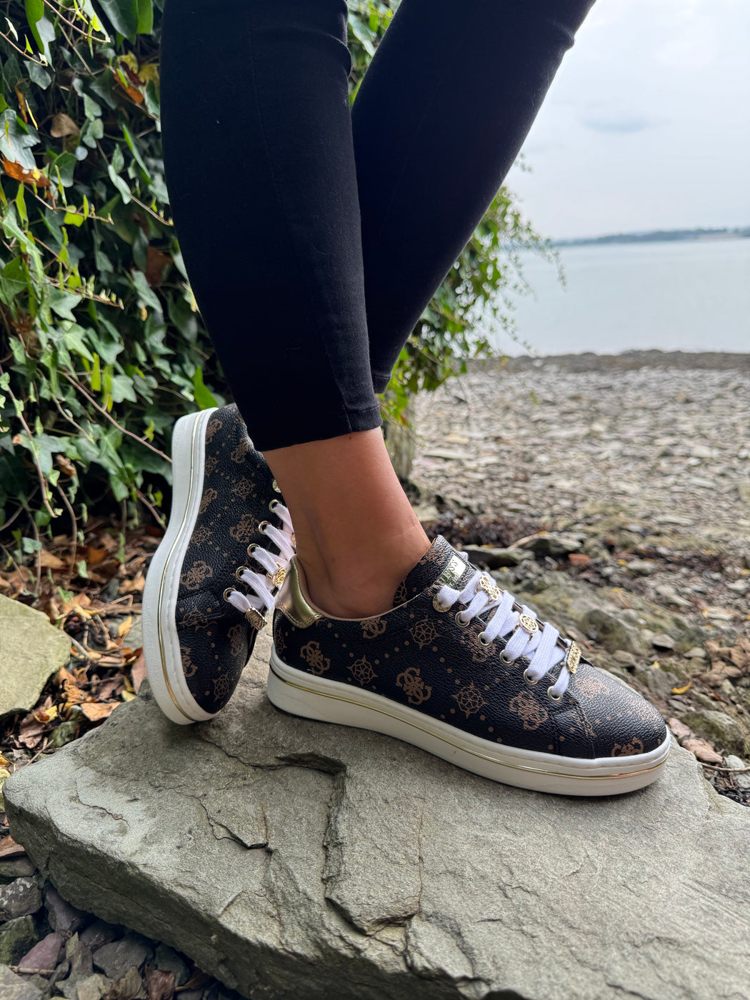 Guess logo sneaker