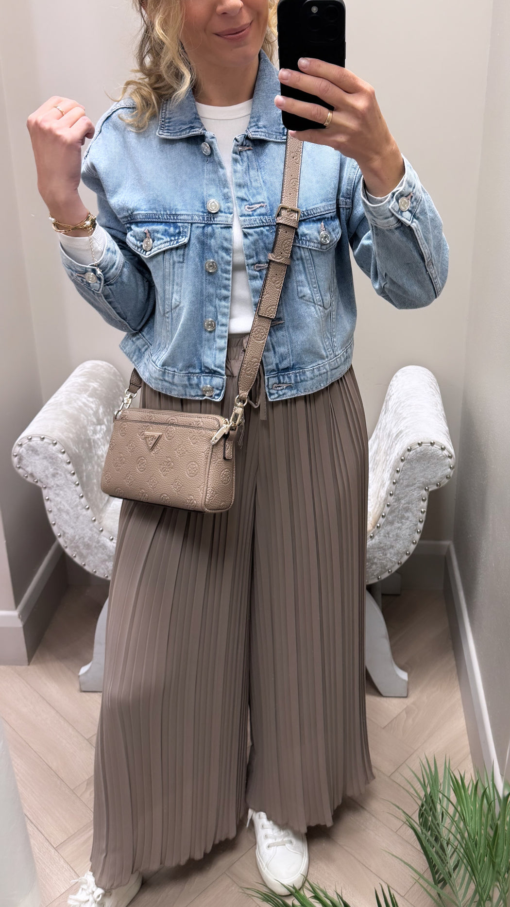 Guess dark taupe logo pd988872
