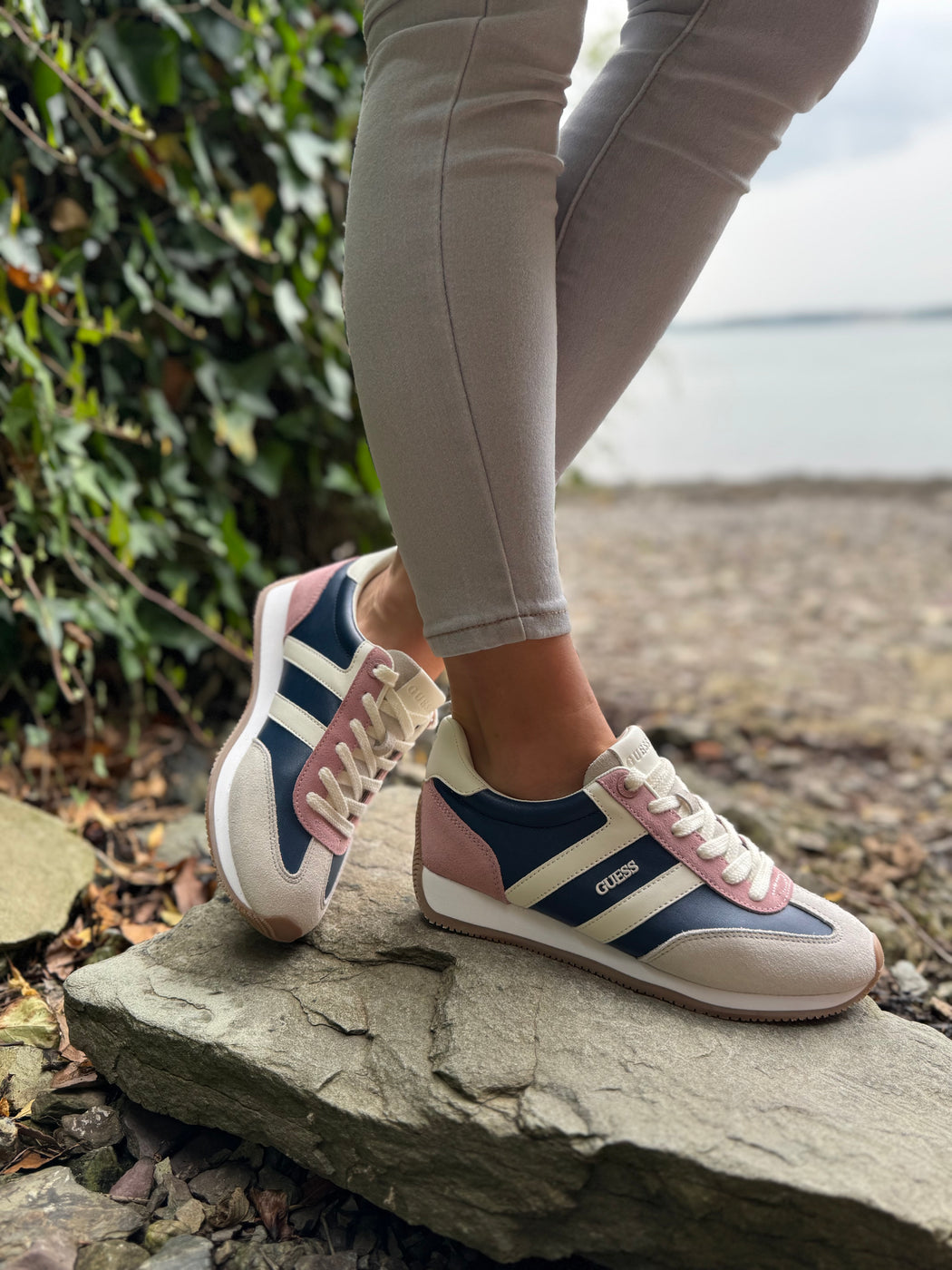 Guess pink/navy trainers FLTSAPLEP12