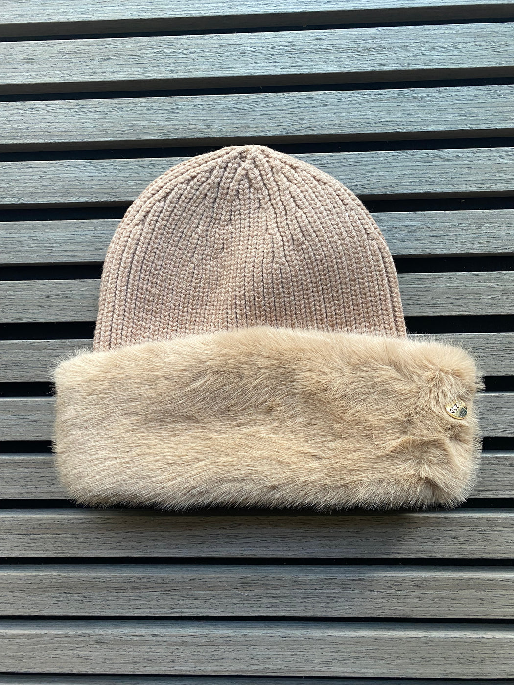 Guess faux fur camel hat AW5209POL01-CAM