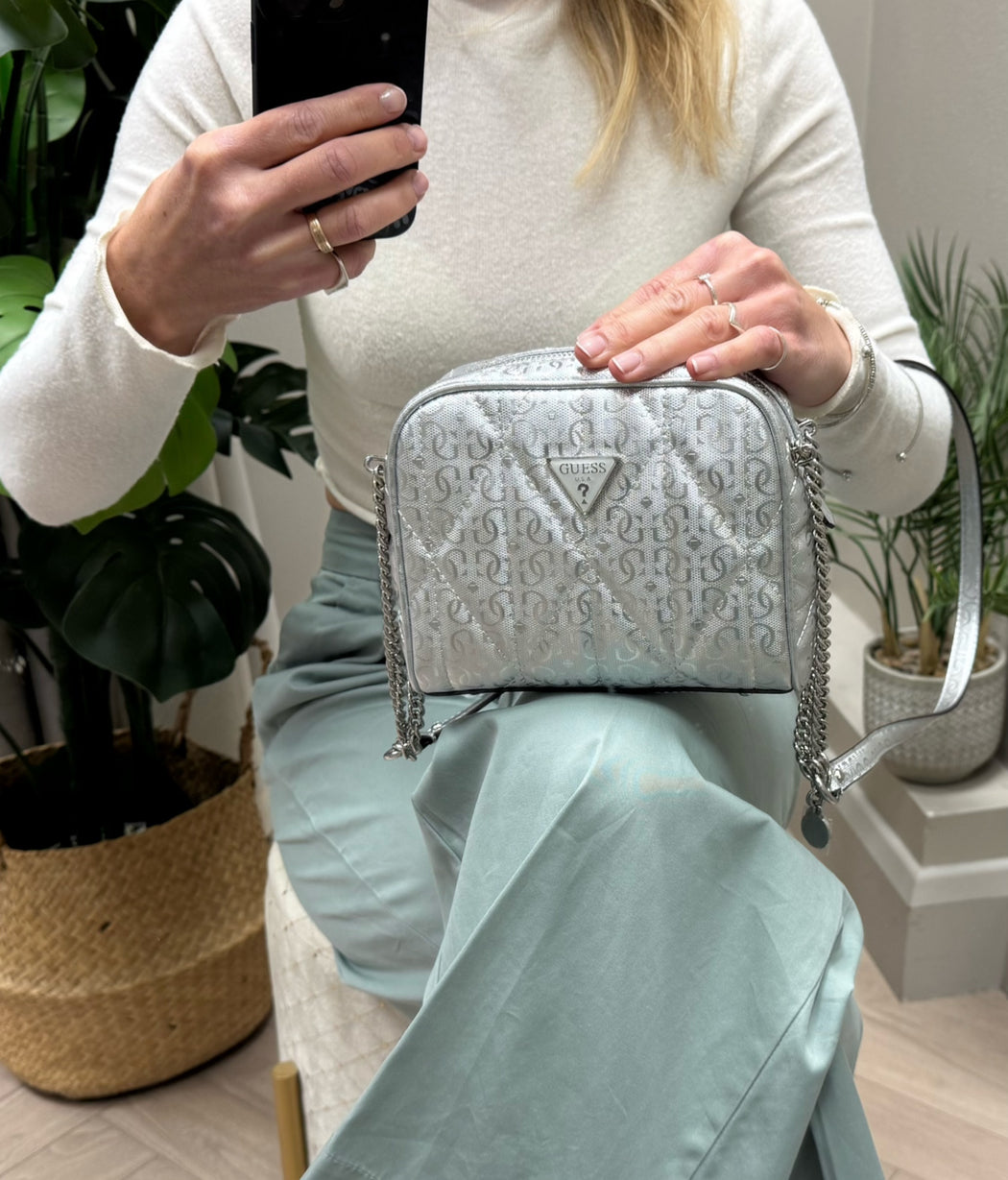 Guess Silver ALDINA Bag. GY966314
