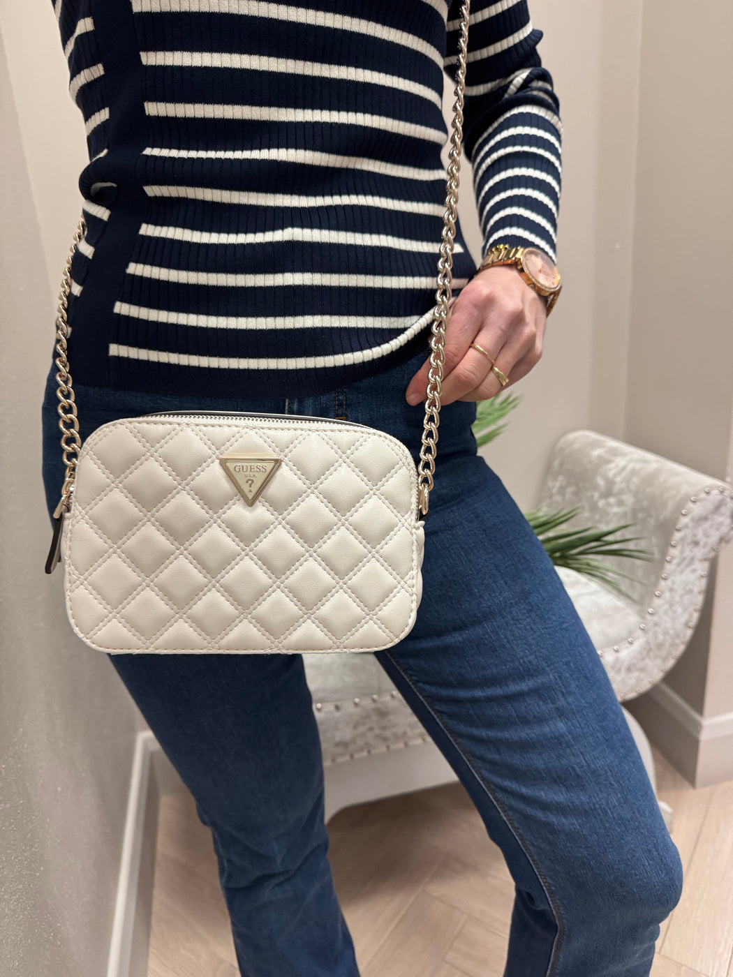 Guess giully off white crossbody qg967314