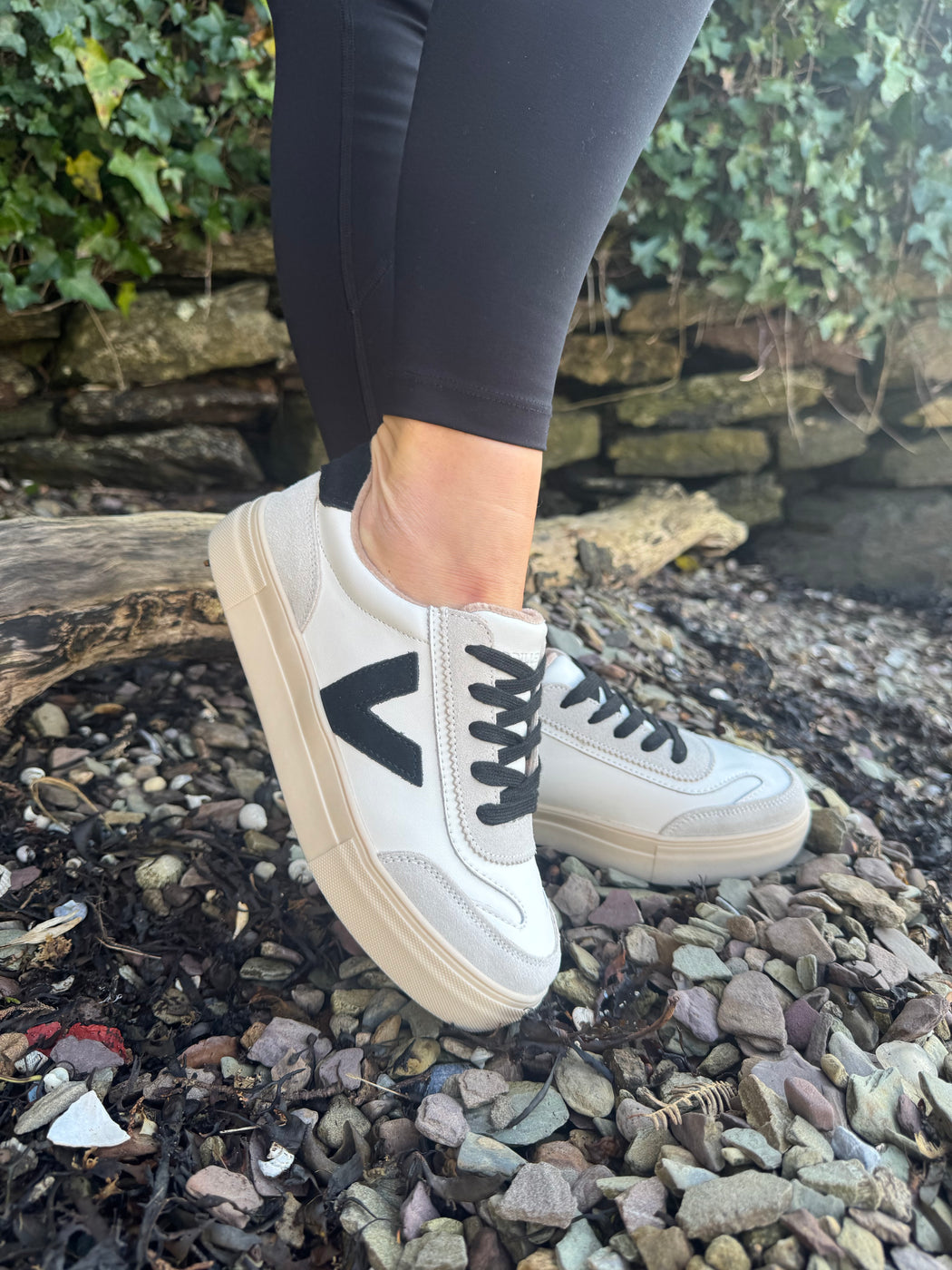 Eighty white coal Runners