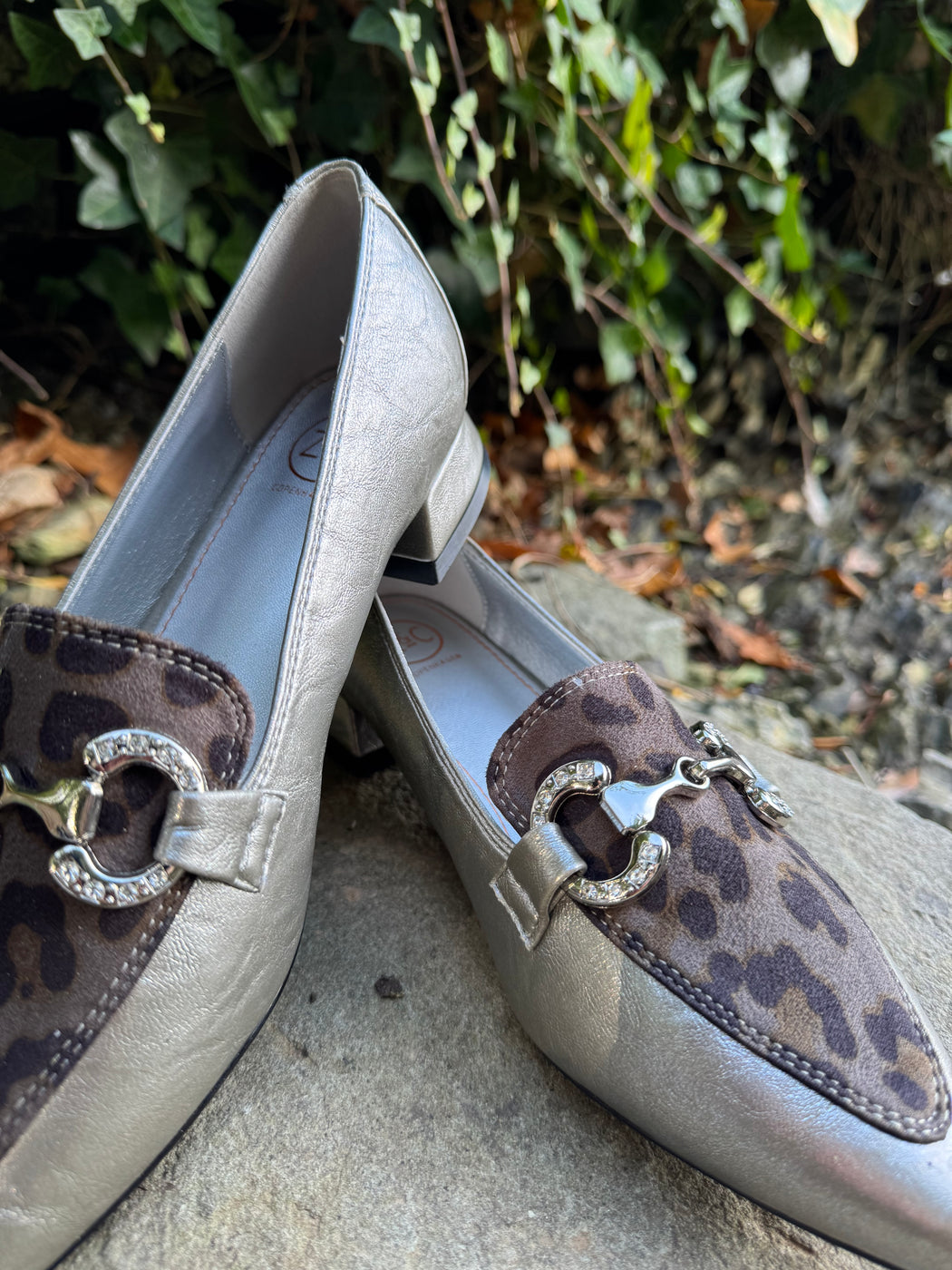 Dalat one Silver cheetah pointed loafer