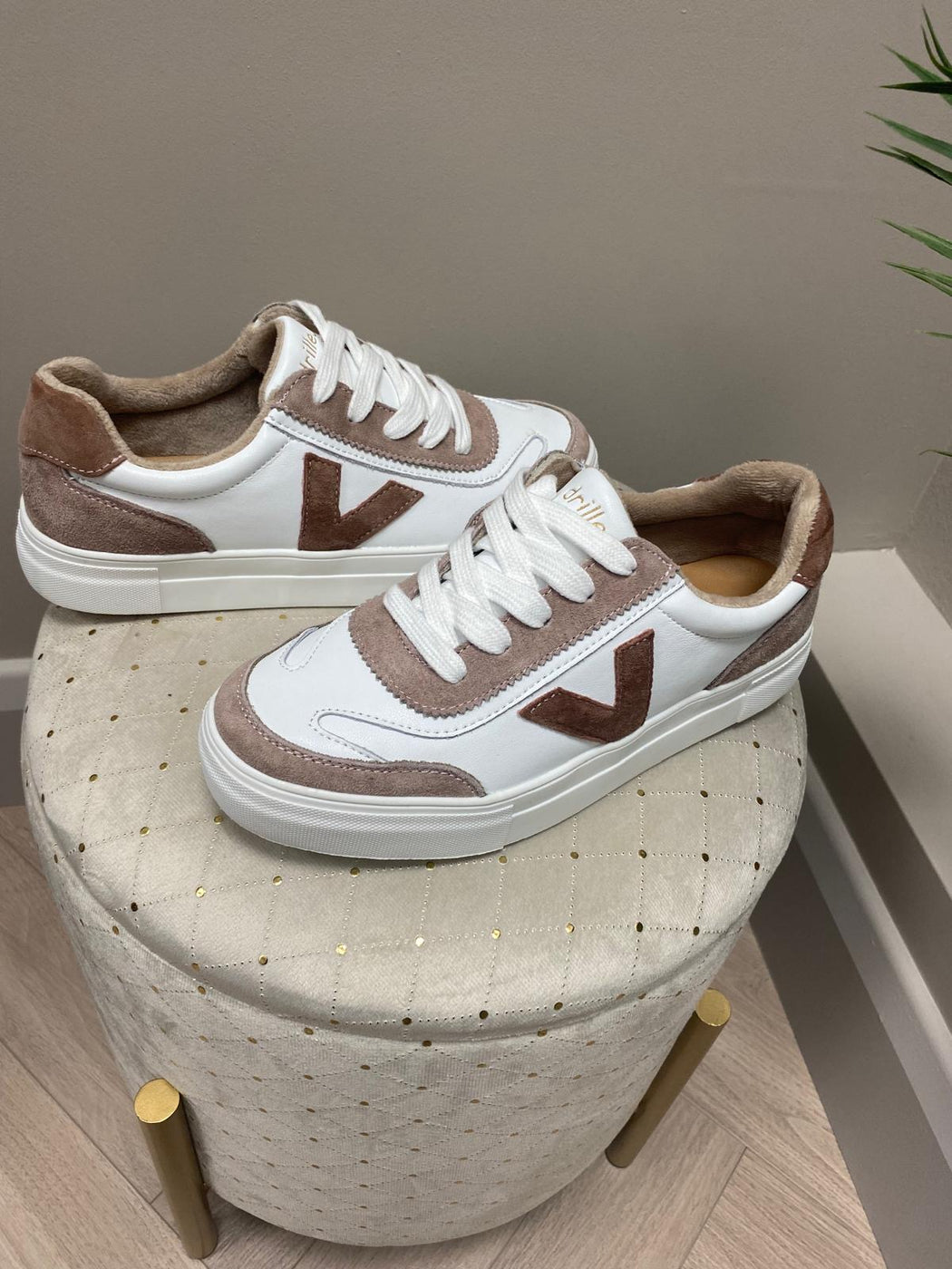 Eighty crystal blush trainer