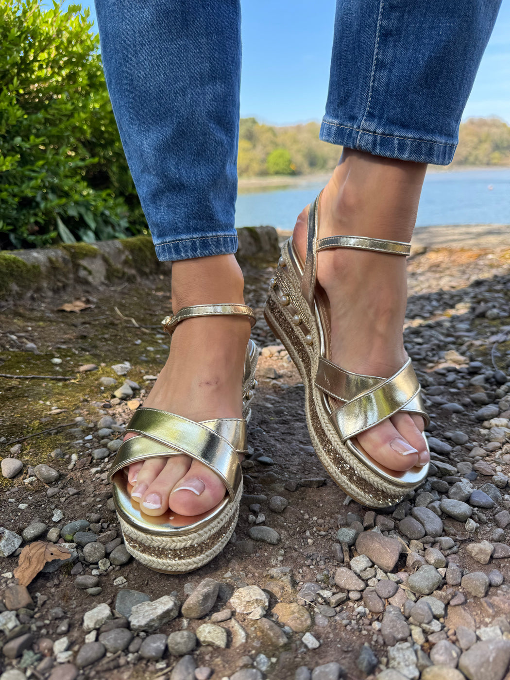 Clonalis gold weave wedge