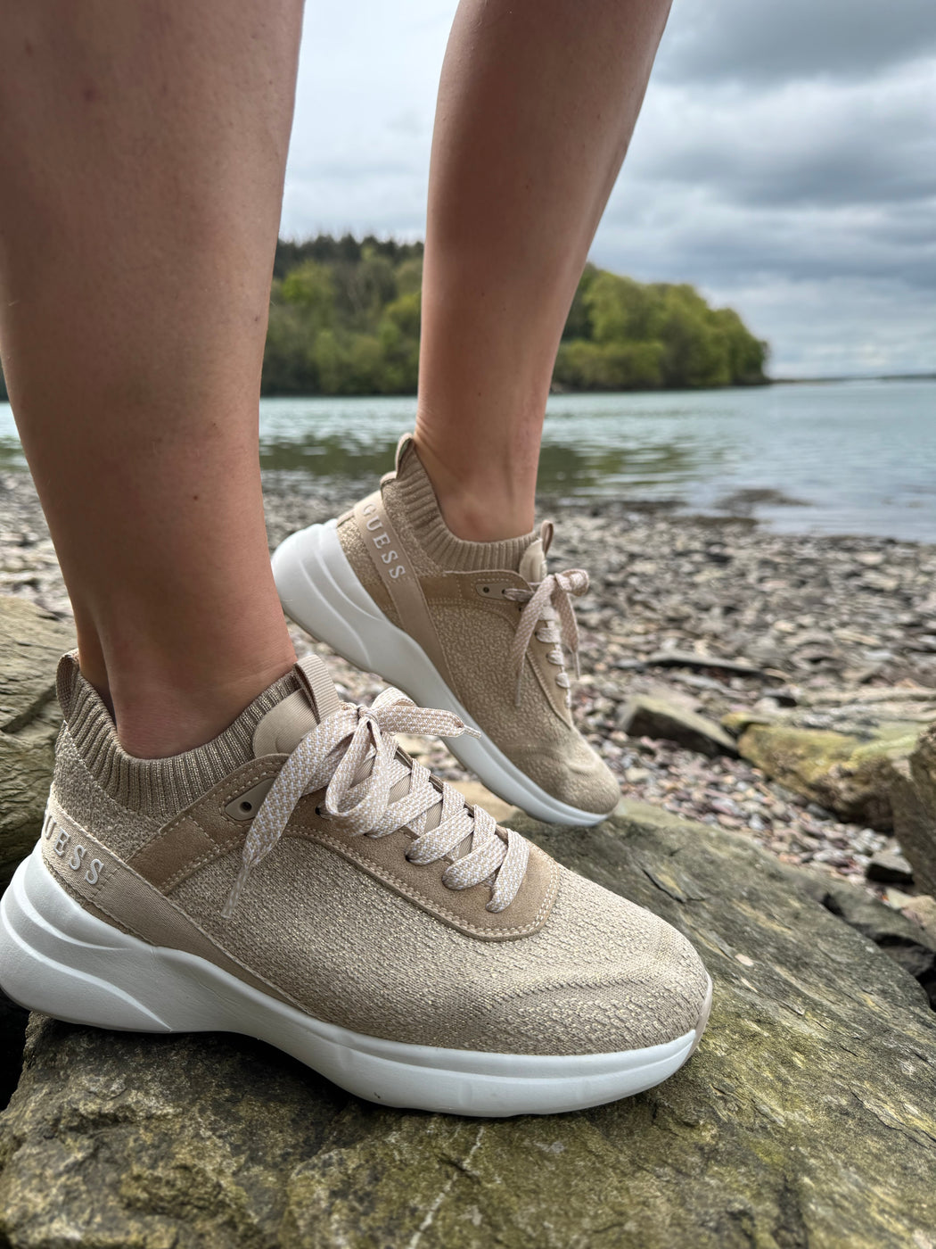 Guess Gold Sparkle Runners. FLJMLDFAB12