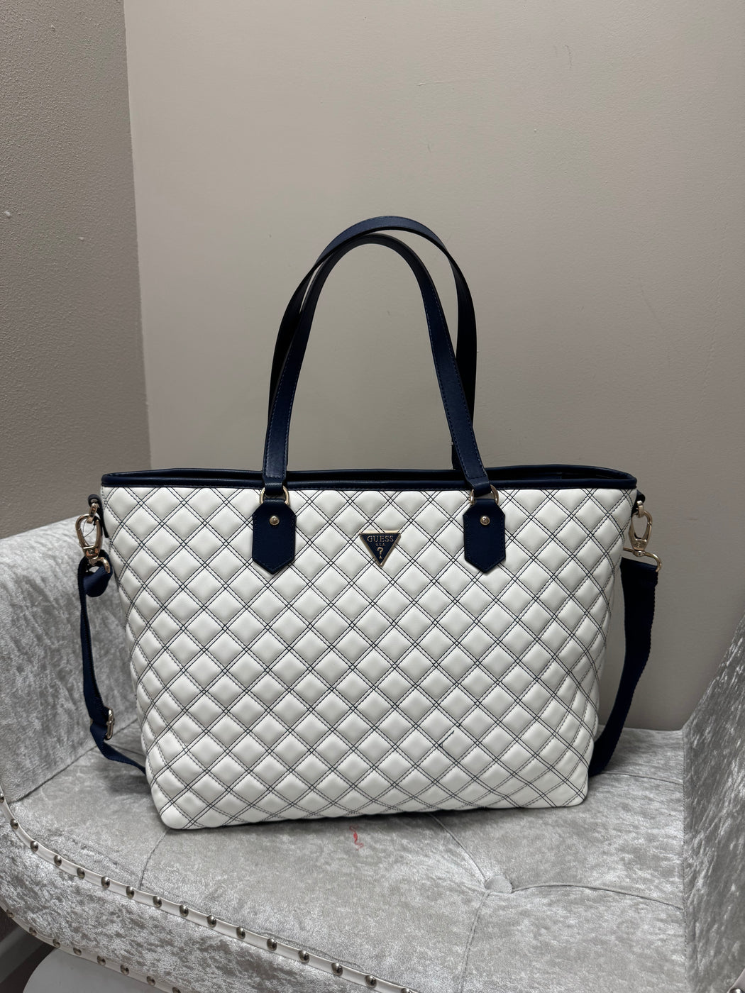 White navy cruise vibe travel bag QG9649024