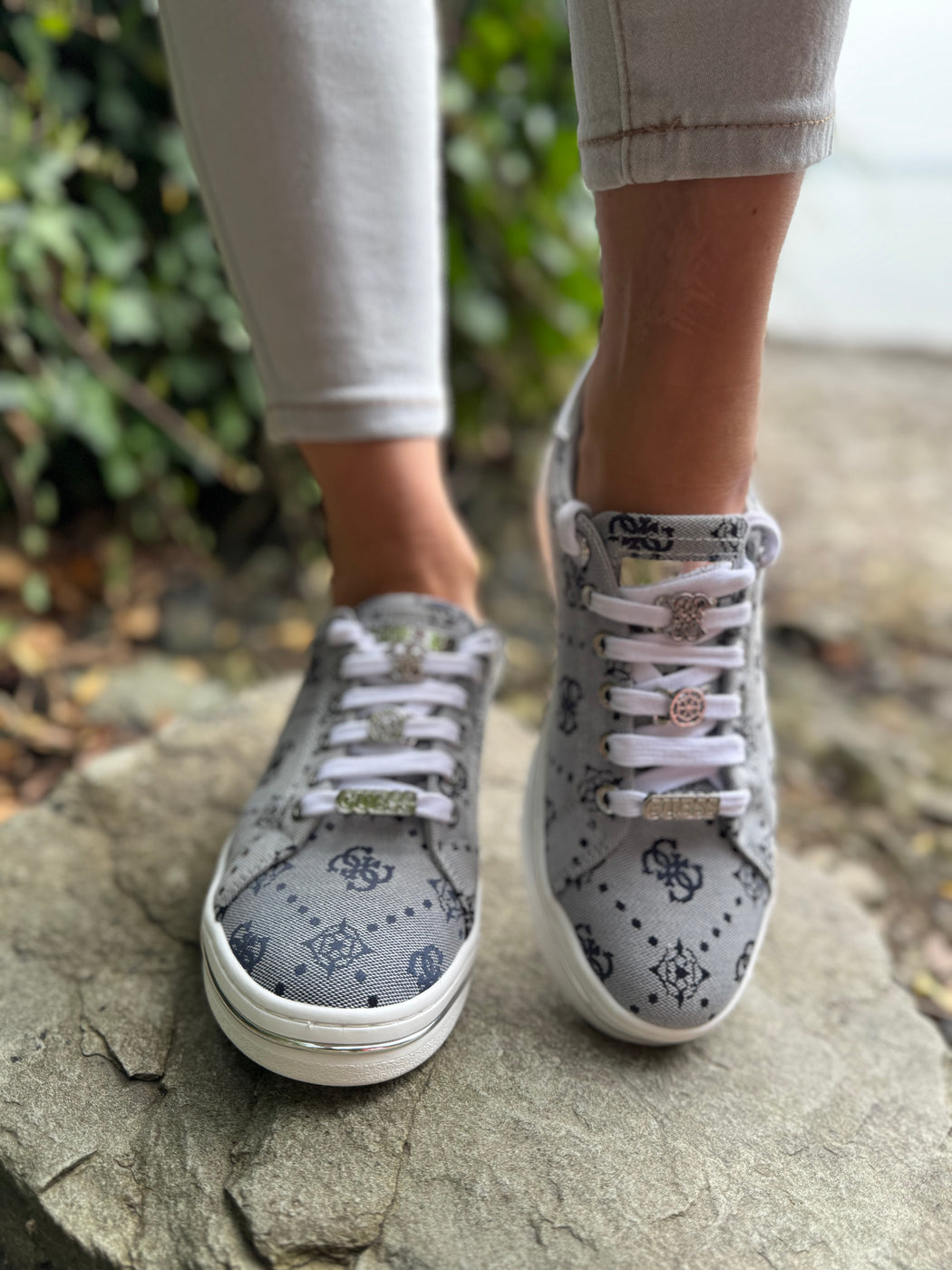 Guess navy silver logo sneaker flytss2fal12