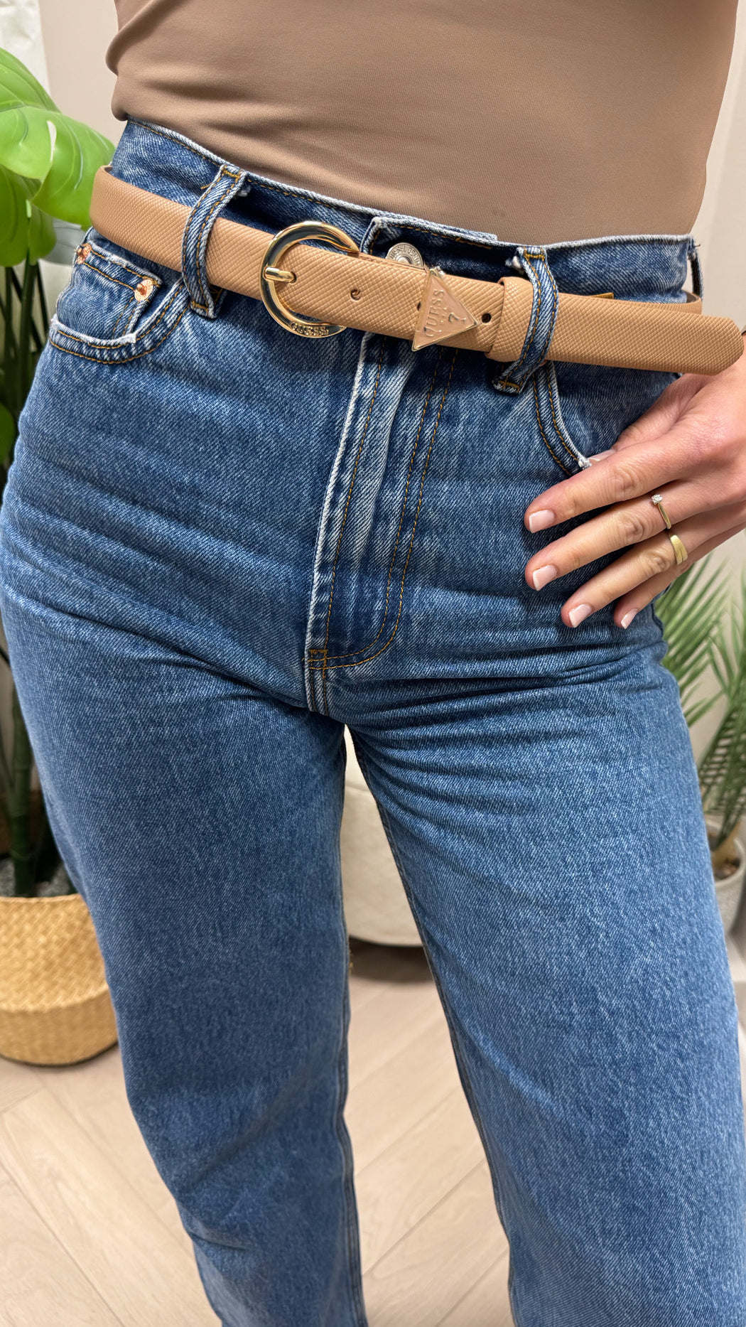 BW9071P4125 guess G tan belt