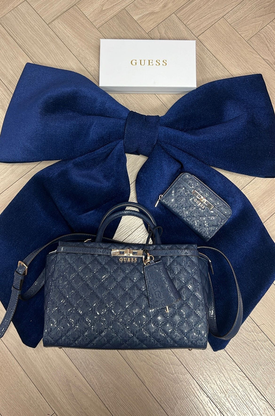 Guess bag GG815706 MIDNIGHT
IDRA