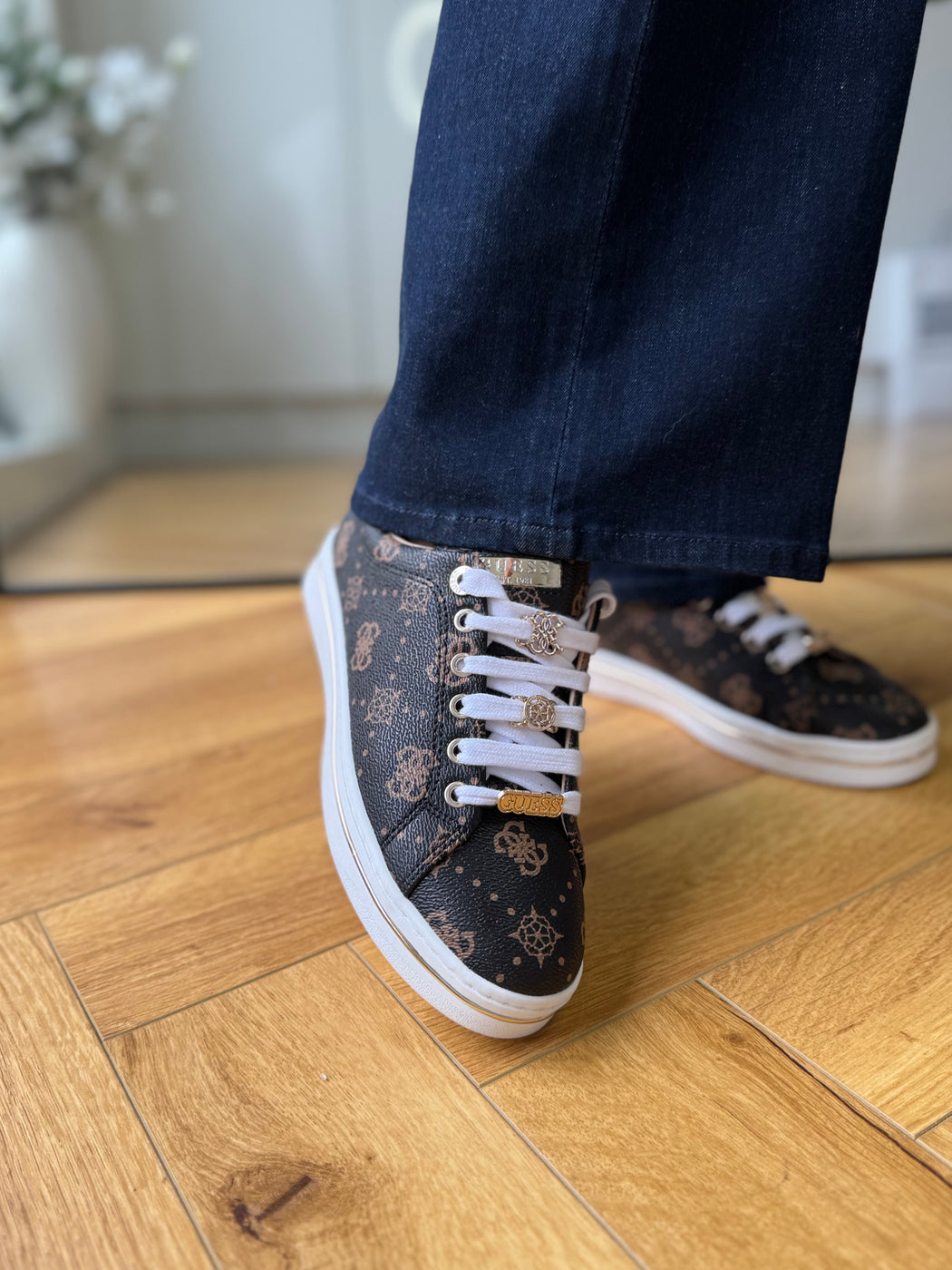 Guess logo sneaker