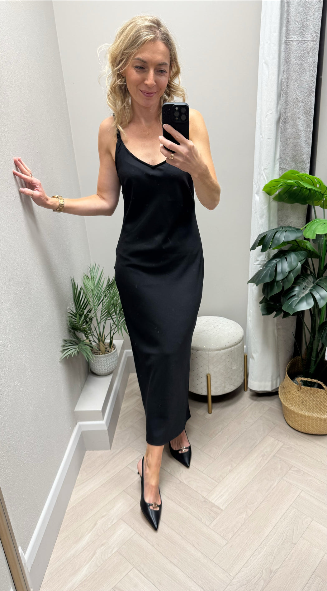 SIENNA MIDAXI DRESS IN BLACK