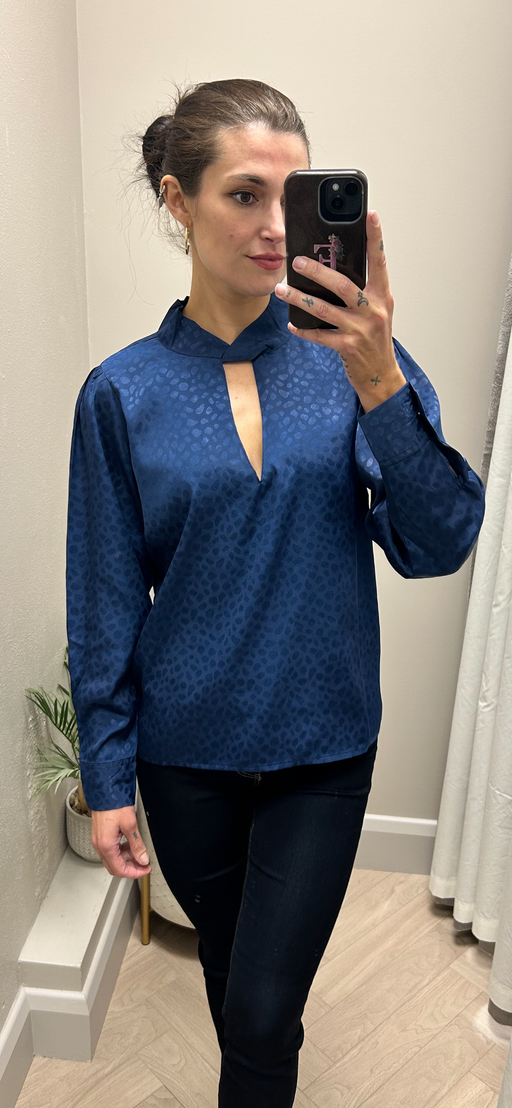 Stephanie navy print key hole top